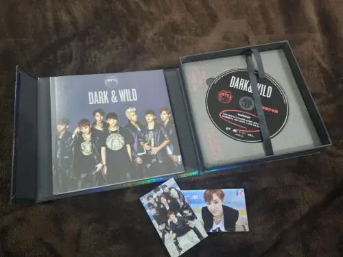 BTS- DARK&WILD photo review