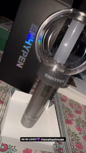 ENHYPEN OFFICIAL LIGHT STICK photo review