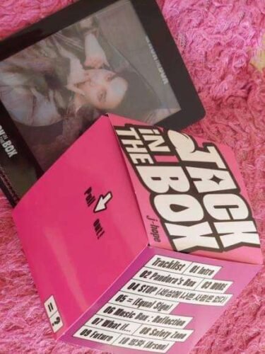 JHOPE- Jack In The Box photo review